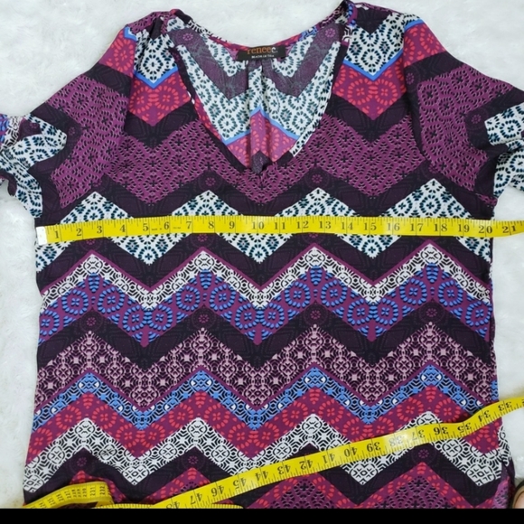 Renee c. | V-Neck 3/4 Sleeve Multi Color Chevron Top - Picture 4 of 6